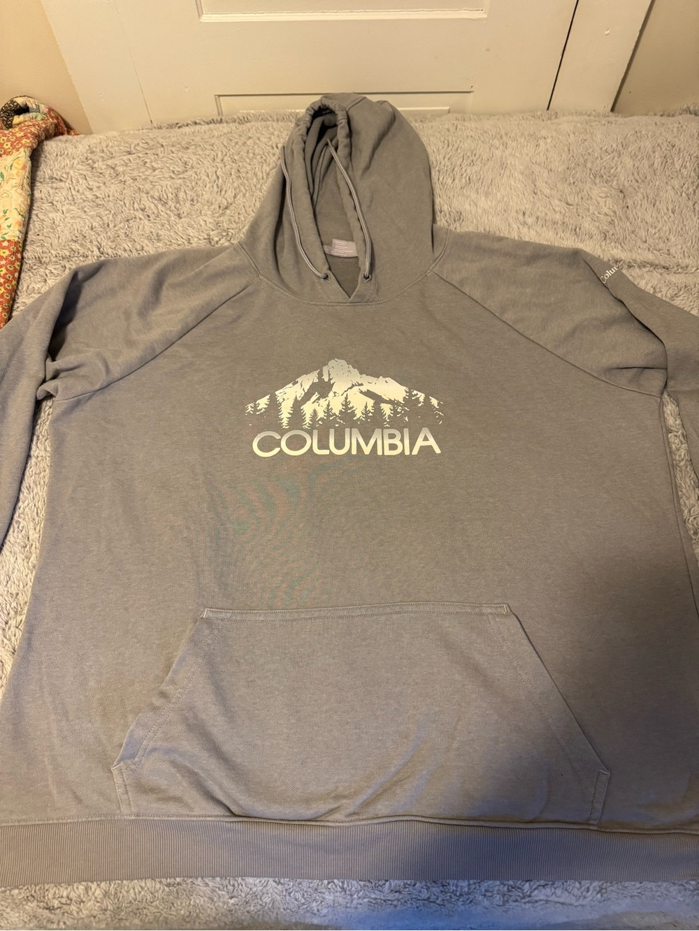 Columbia Gray Graphic Pullover Hoodie